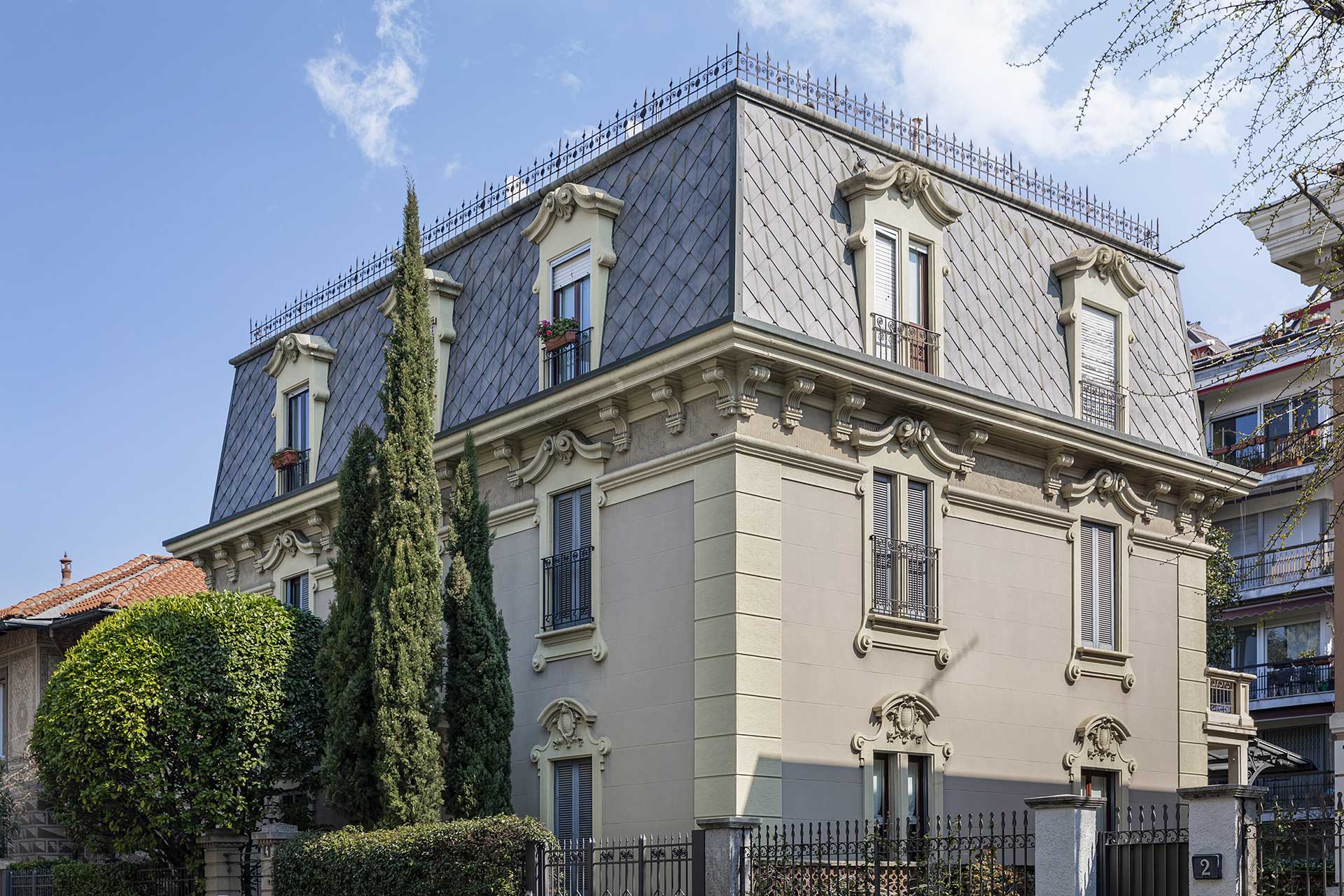 Dettagli architettonici delle facciate rinnovate e degli spazi verdi di TownLife a Maggiolina